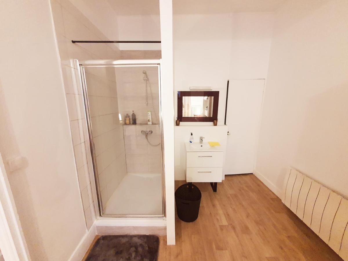 Grand T3 Avec Terrasse Centre Ville Bellac 벨락 외부 사진