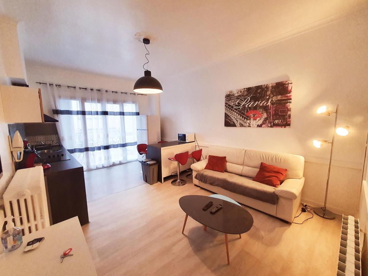 Grand T3 Avec Terrasse Centre Ville Bellac 벨락 외부 사진