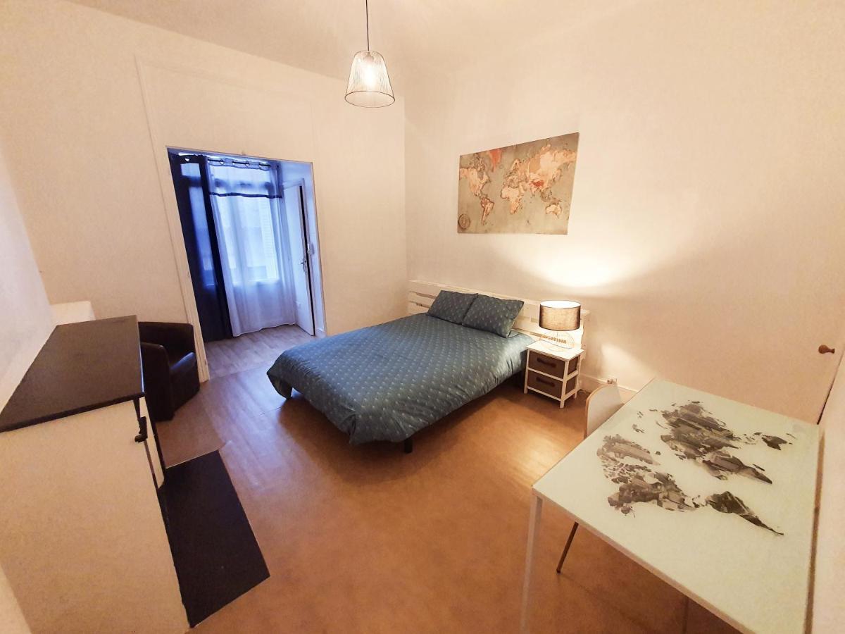 Grand T3 Avec Terrasse Centre Ville Bellac 벨락 외부 사진