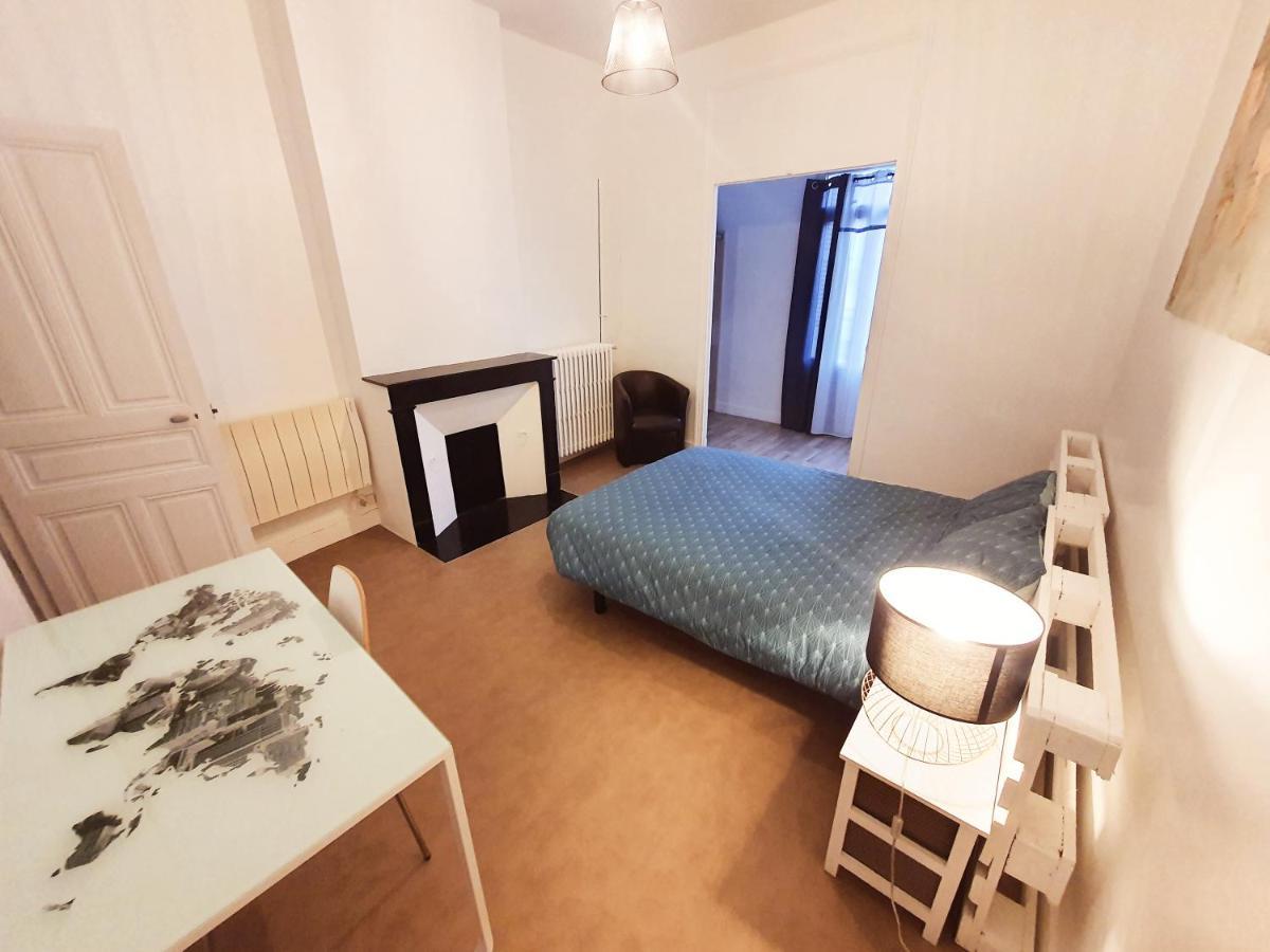 Grand T3 Avec Terrasse Centre Ville Bellac 벨락 외부 사진