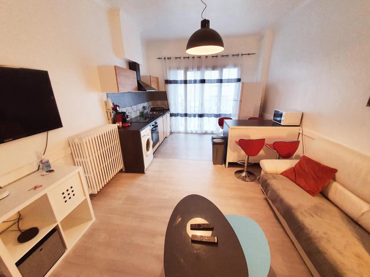 Grand T3 Avec Terrasse Centre Ville Bellac 벨락 외부 사진